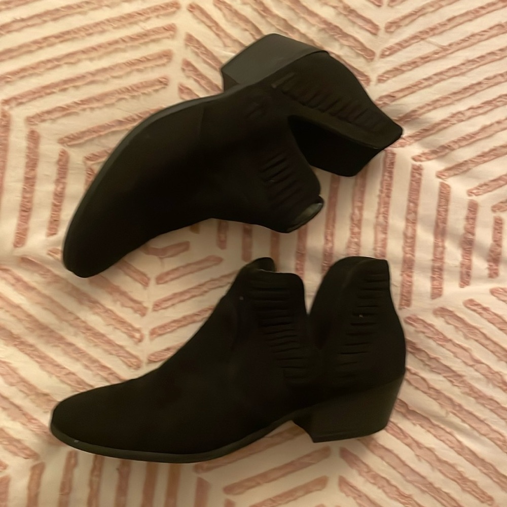 Black low heeled booties
